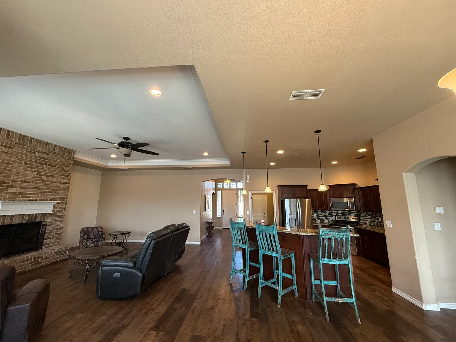 3 bed, 2308 sqft, $3,500 — Photo 4
