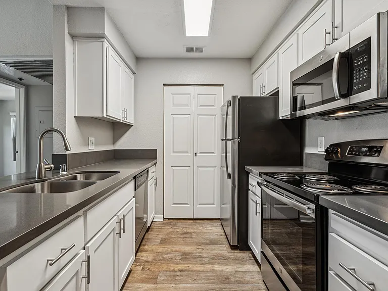 Sterling Heights Apartment Homes — Photo 5