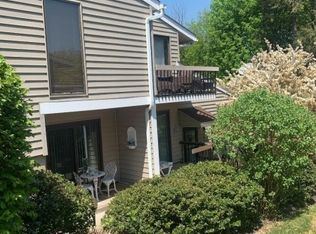 33 Hillside Ct, Clinton, NJ 08809