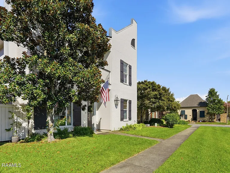 406 Harbor Bend Blvd — Photo 3
