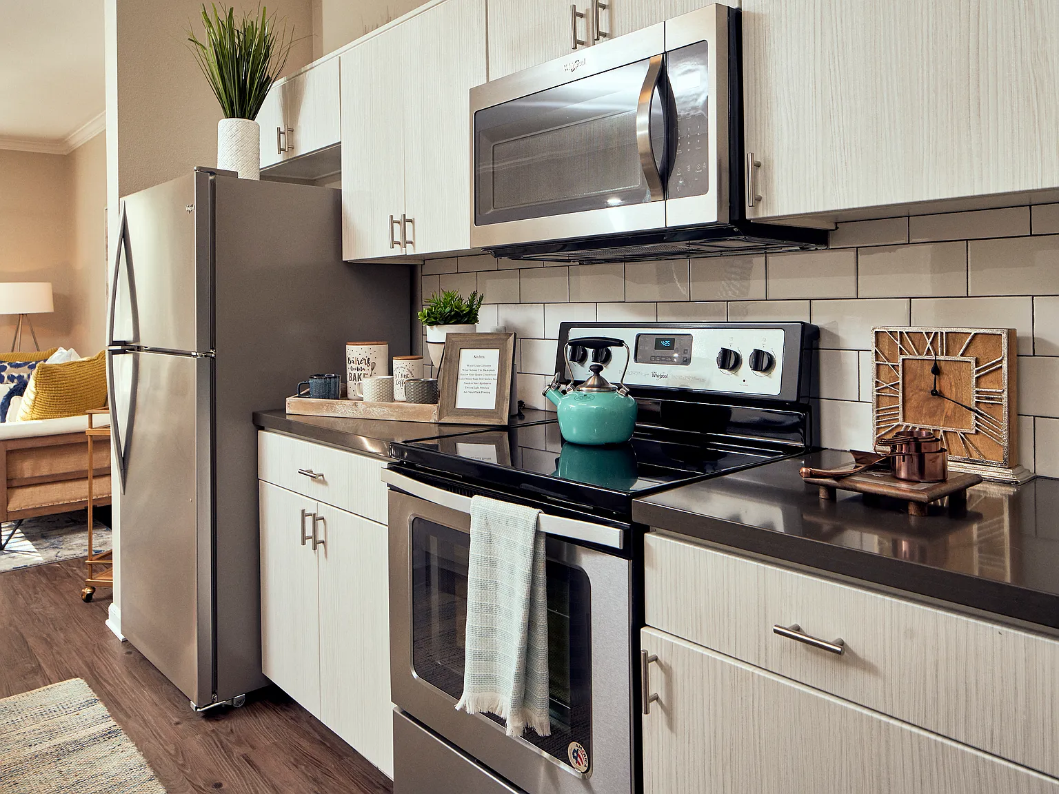 Victoria Arbors Apartment Homes — Photo 1