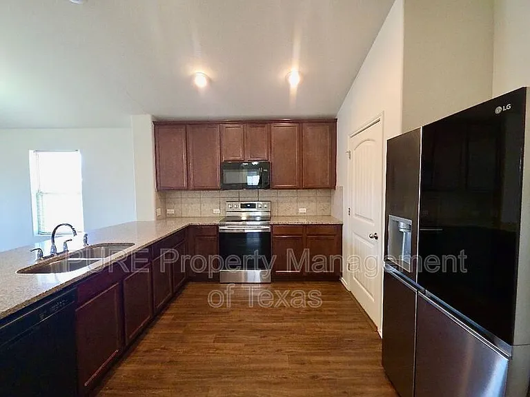 19320 Nicole Ln — Photo 5
