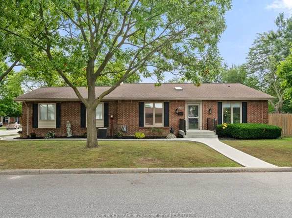 3210 Halpin Rd, Windsor, ON N8R 2B2