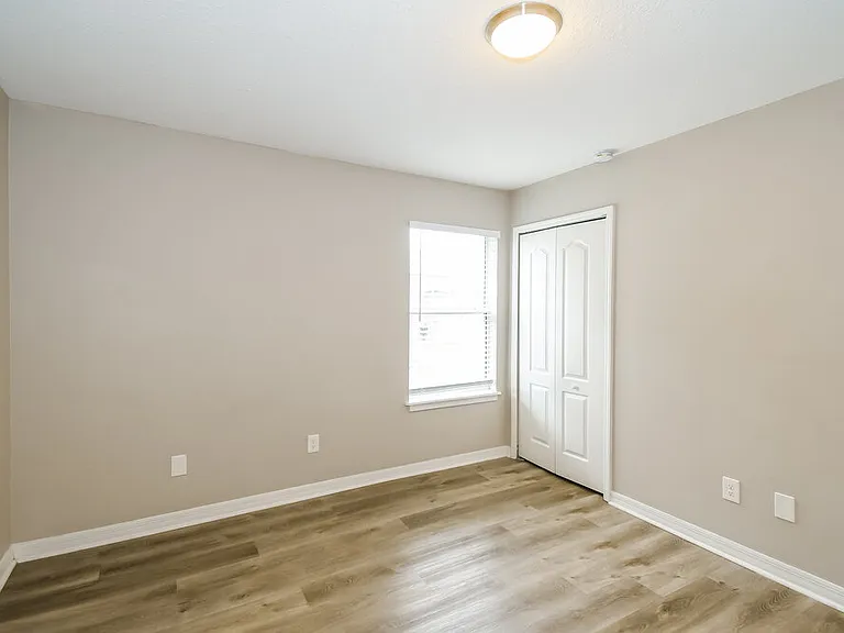 213 Park Ave — Photo 10