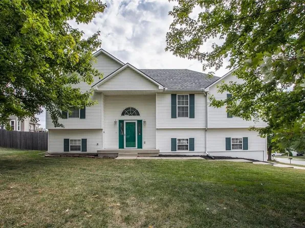 1701 SE Ridgewood Dr, Blue Springs, MO 64014