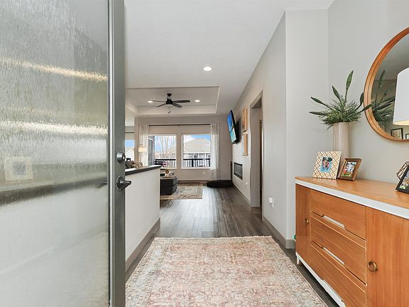 4th image of 198 N Canterbury Cir