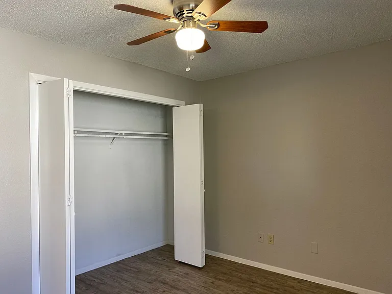 510 Willowbend Cv — Photo 11