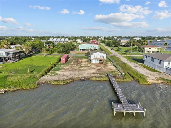 1048 16th St, San Leon, TX 77539