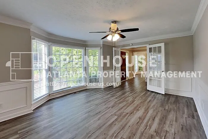 2100 Glenridge Ct — Photo 4