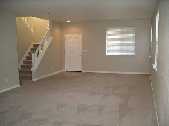 living W/formal dining