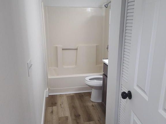 5th image of 9417 Noble Ln Unit B