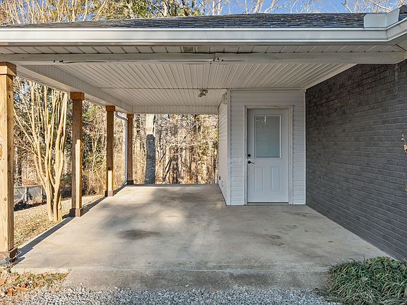 5th image of 1690 Valley Rd