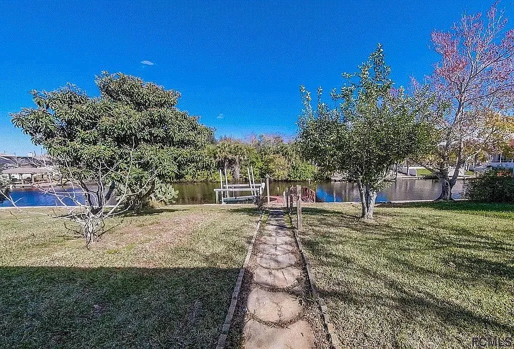 3 bed, 1643 sqft, $2,400 — Photo 2