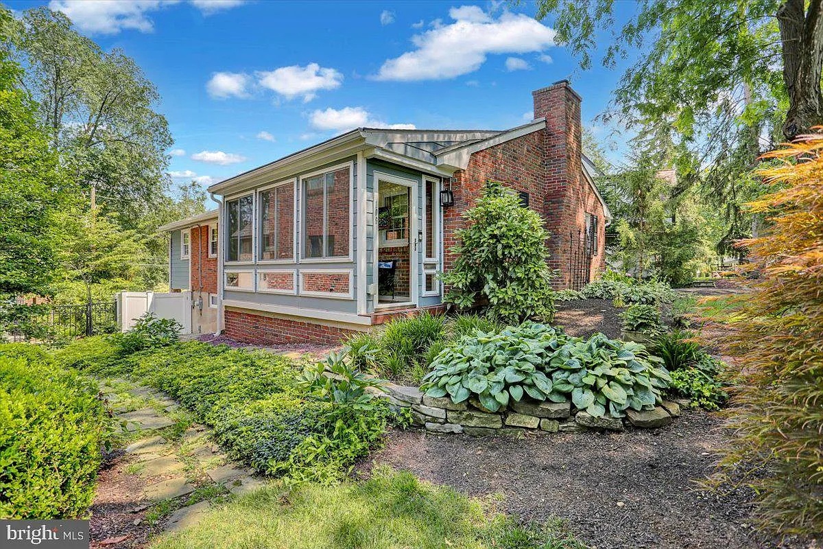 109 Wyomissing Blvd photo 1