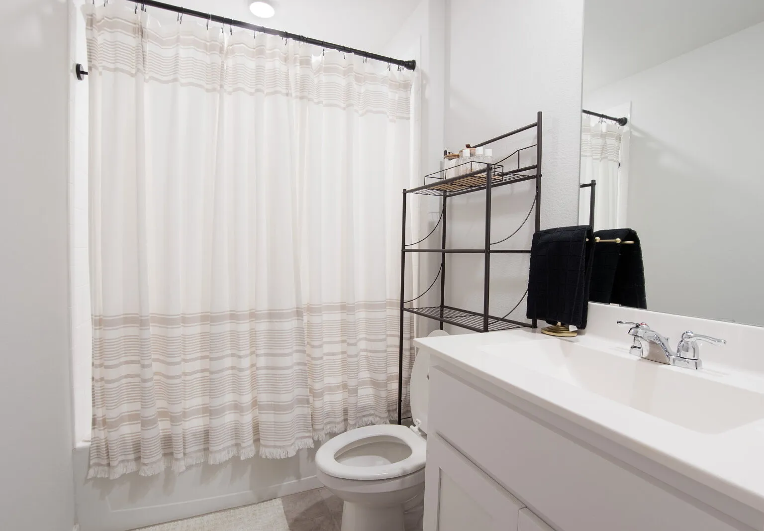 3 bed, 2.0 bath, 1875 sqft, $3,000 — Photo 4