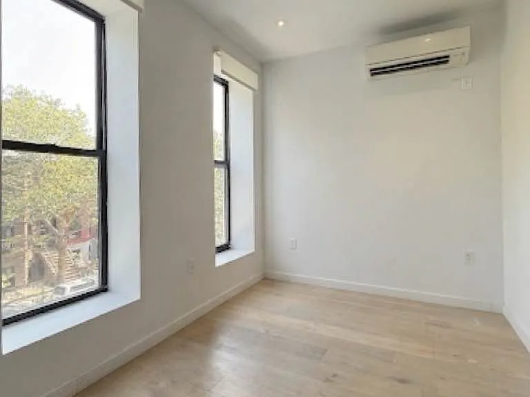 563 Putnam Ave #2 — Photo 5