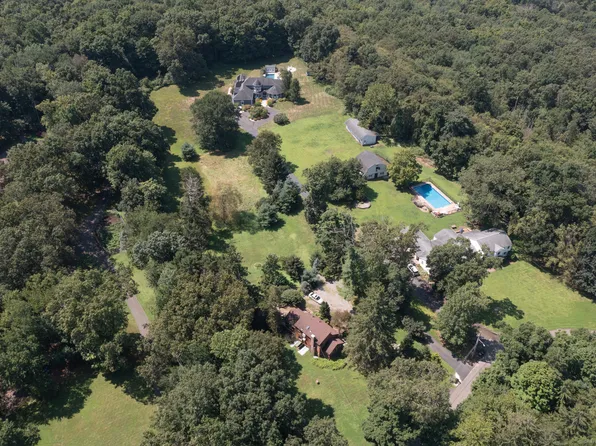 89 Corliss Lane, Cheshire, CT 06410