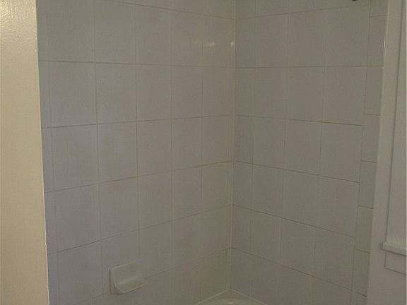 4th image of 41 Bradburn St