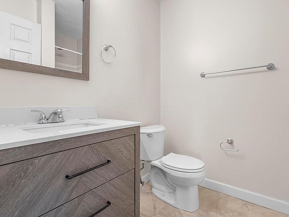 2nd image of 2 Sundance Dr Unit 2