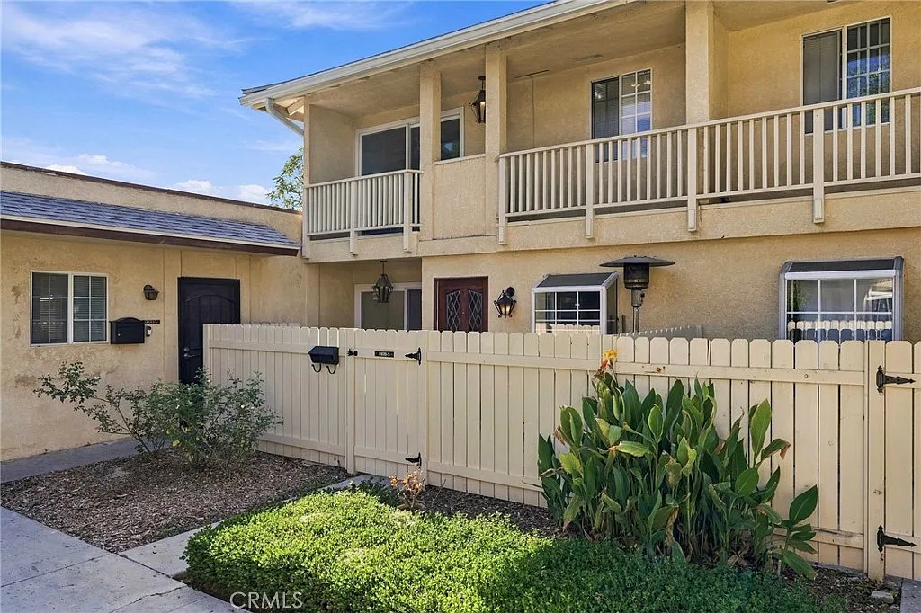 3 bed, 2.5 bath, 1573 sqft, $3,600 — Photo 1