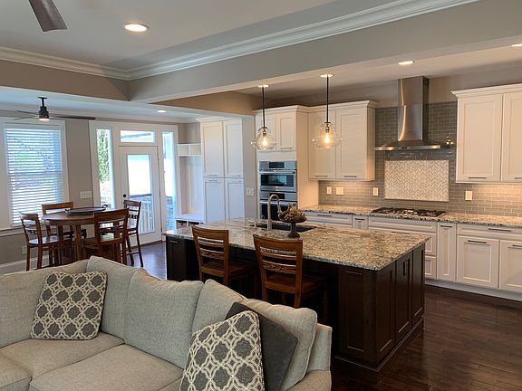 3rd image of 3567 Saint Charles Pl