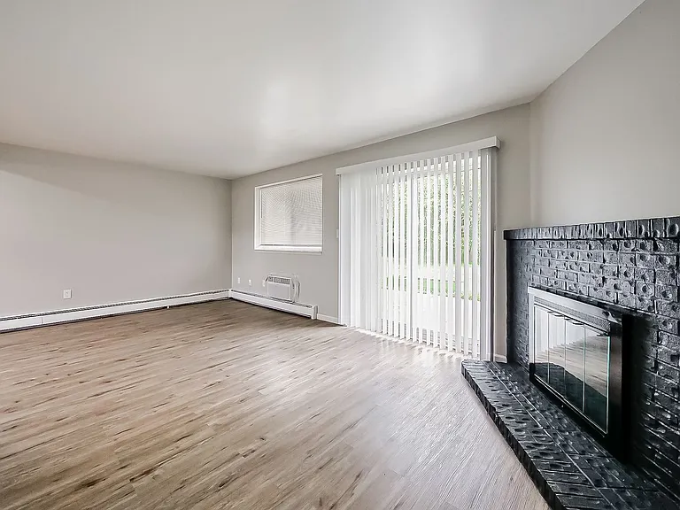 132 Huronview Ct — Photo 7
