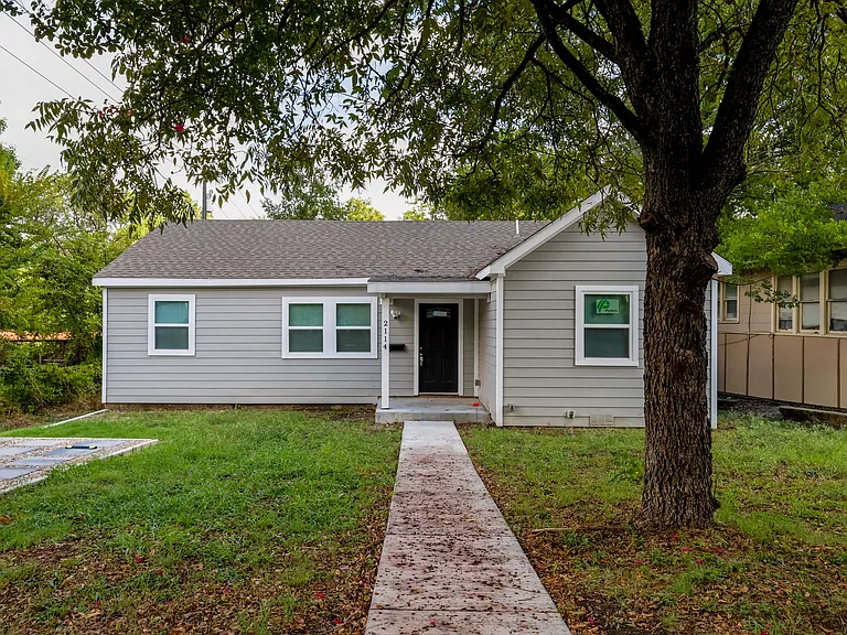 2114 Harlandale Ave — Photo 1