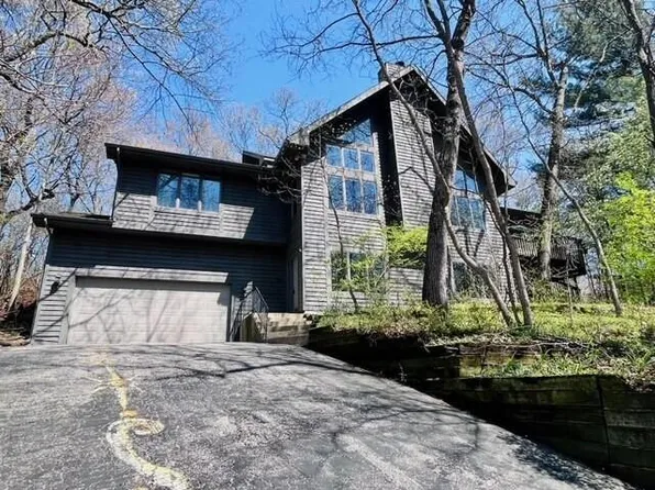 105 S Merrivale Ave, Beverly Shores, IN 46301