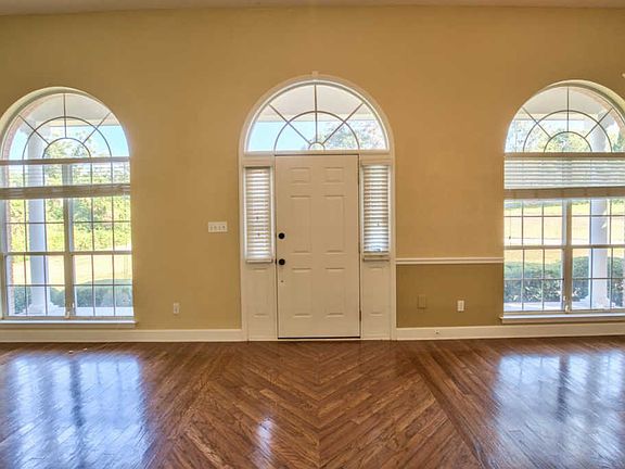 5th image of 1912 Vineyard Way