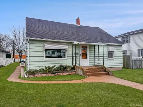 1205 N 22nd St, Escanaba, MI 49829