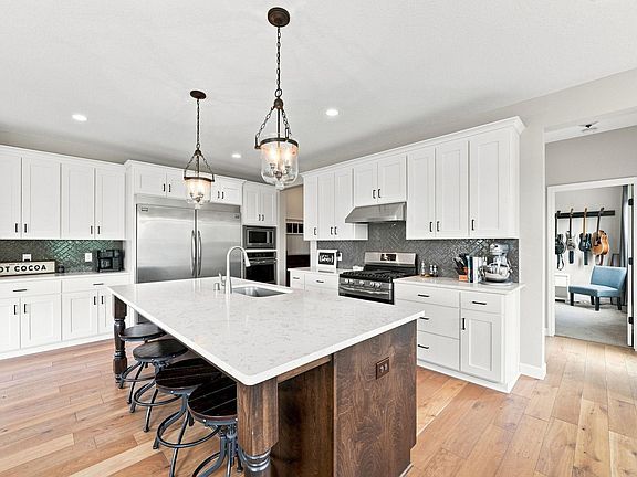 2nd image of 15835 Utah Ct