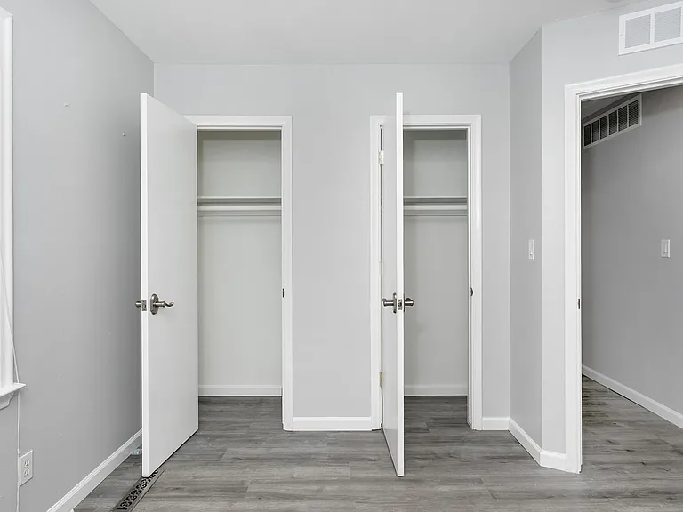 127 E Hazelhurst St #127 — Photo 14