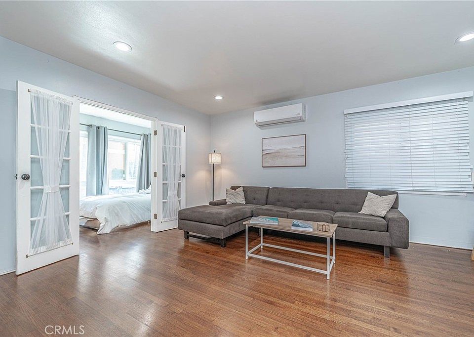 1st image of 325 Cedar Ave