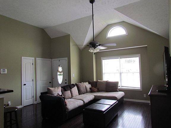 2nd image of 1116 Campbell Ct