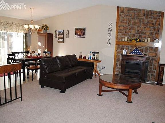 5th image of 2010 Heathercrest Dr