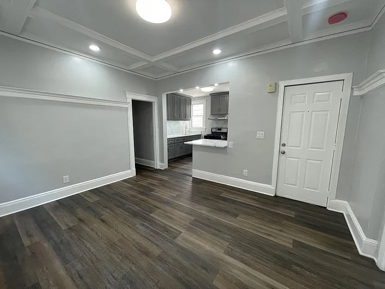 101 Romaine Ave — Photo 16