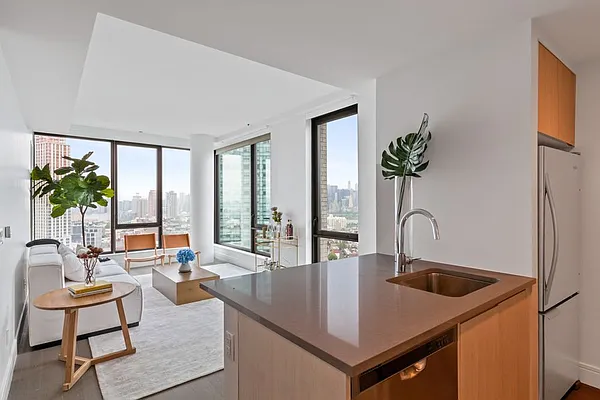 Rented by Greystar | media 21