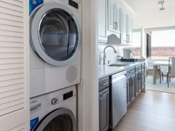 2521 Palisade Avenue image 6 of 17