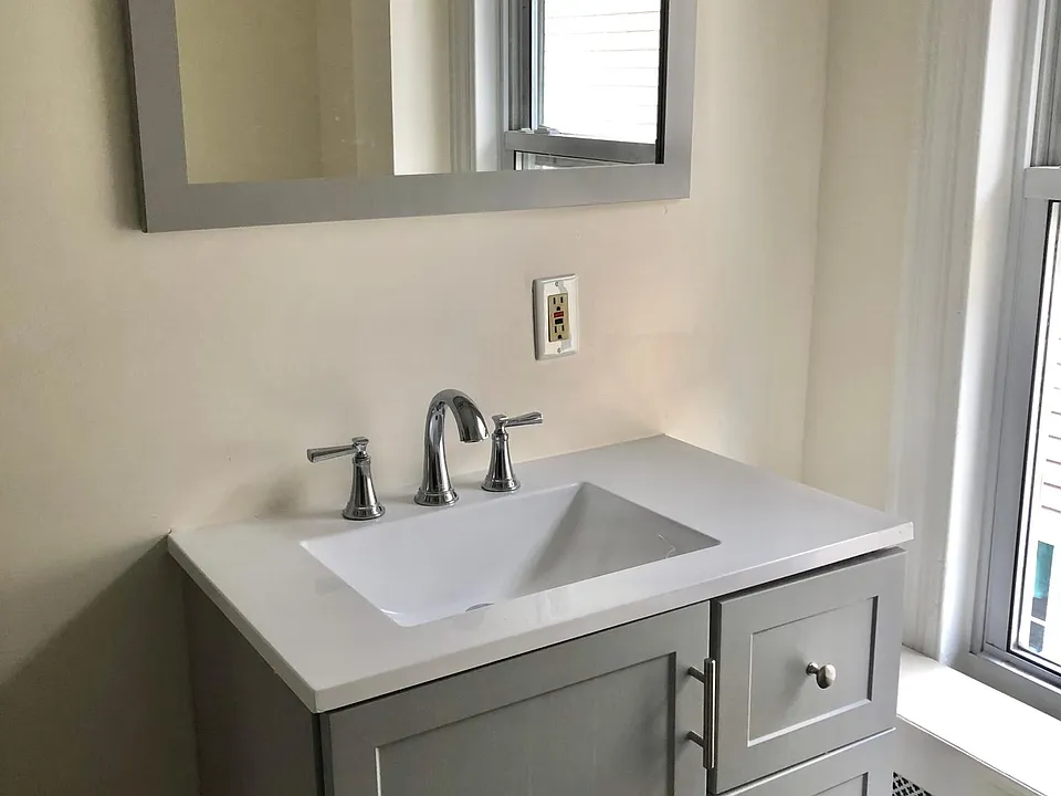 Full size bathroom