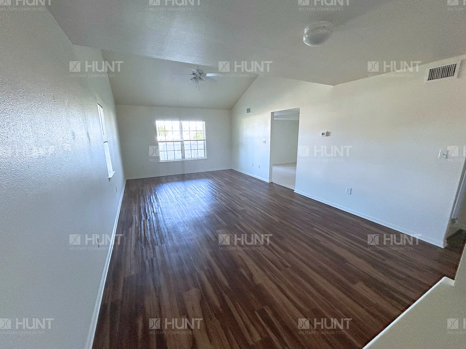 3 bed, 2.5 bath, 1861 sqft, $1,900 — Photo 2