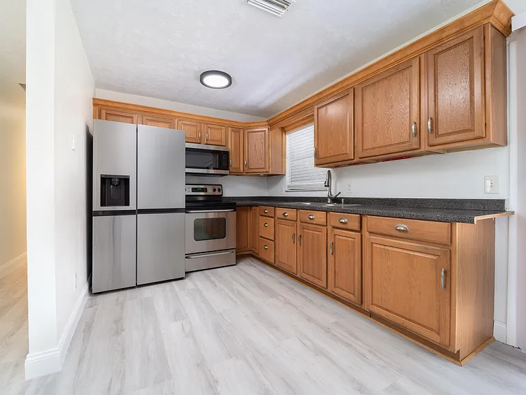 481 SW Voltair Ter — Photo 10