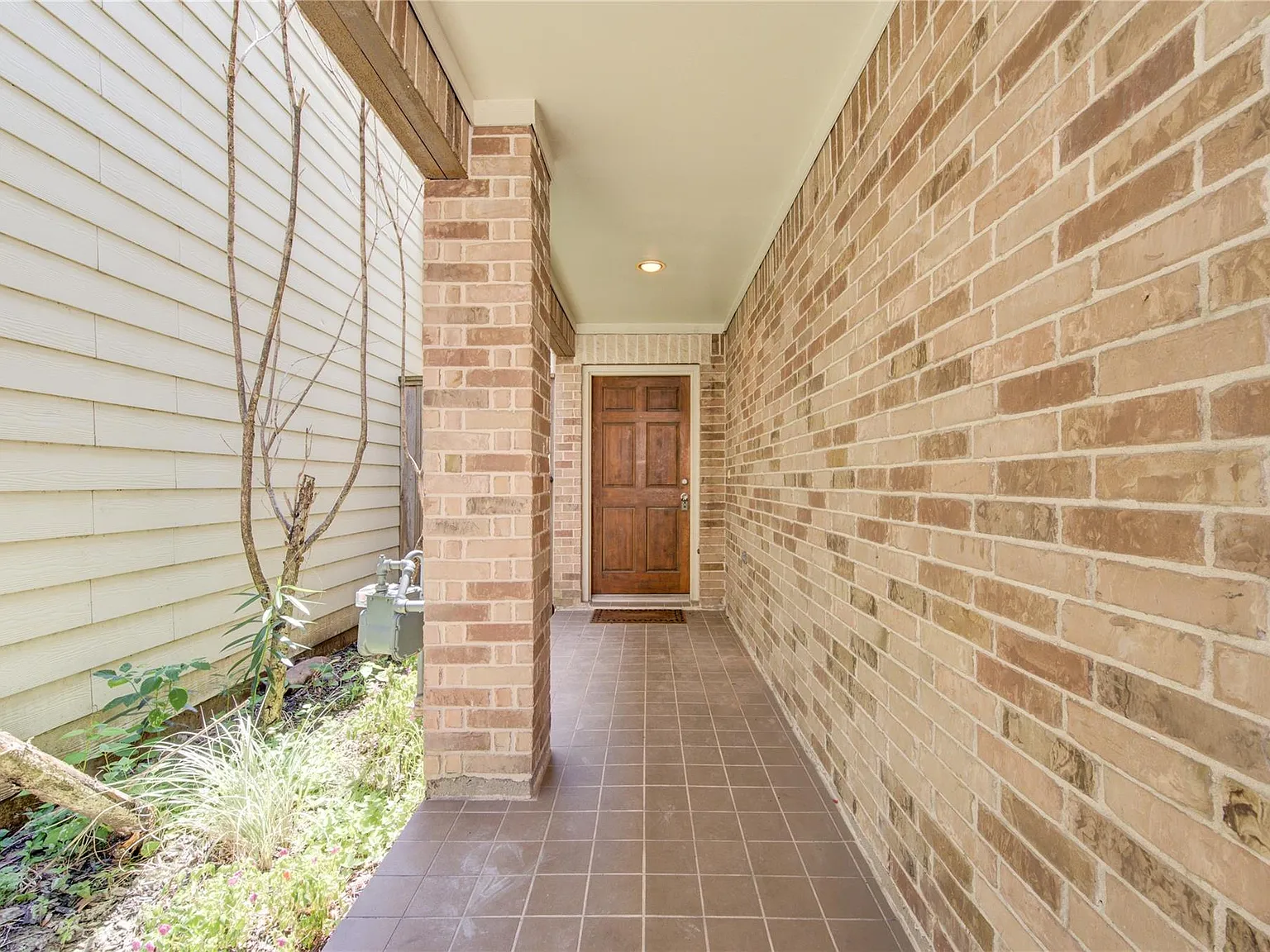 3 bed, 2.5 bath, 1862 sqft, $1,950 — Photo 2