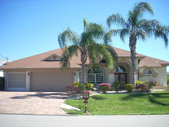 3rd image of 10 Crandell Ct