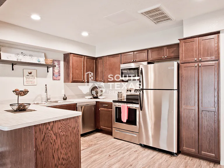 309 Westwood Dr #D — Photo 4