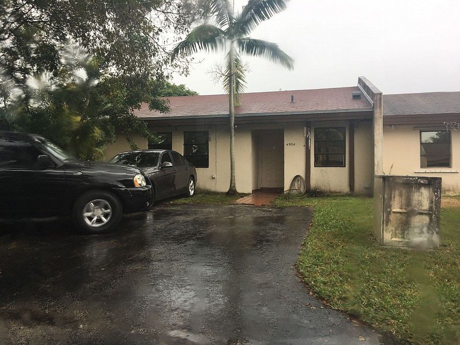 1st image of 4904 SW 139th Ct