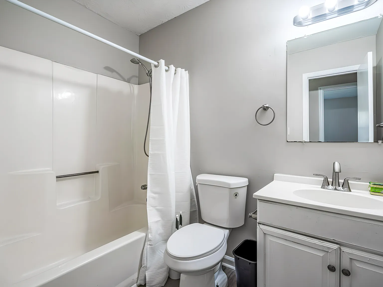 4 bed, 4.0 bath, 1354 sqft, $719 — Photo 4