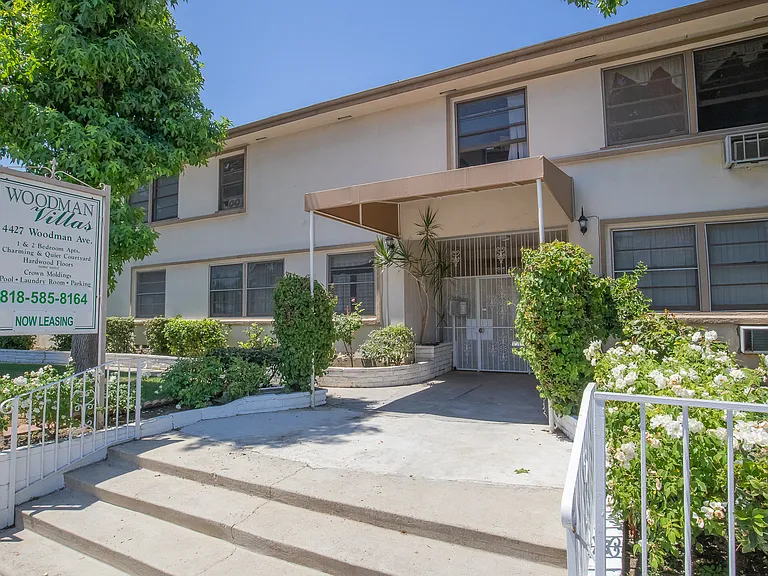 4427 Woodman Ave #1X1 — Photo 12