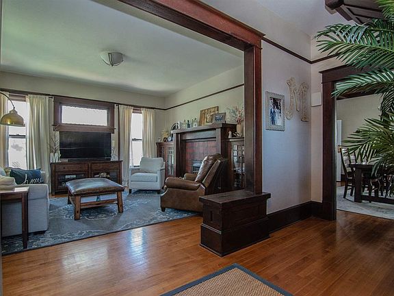 4th image of 1011 E Illinois Ave