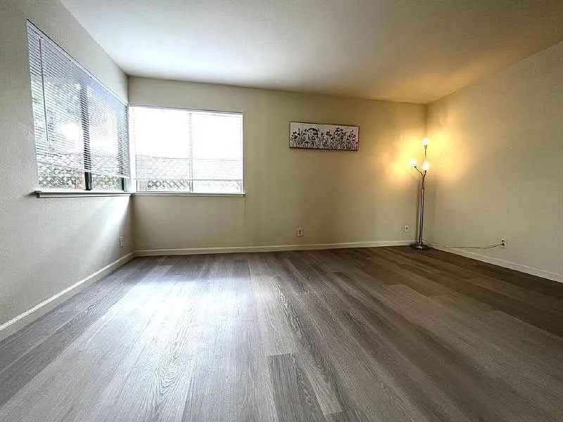 3 bed, 1194 sqft, $1,750 — Photo 2