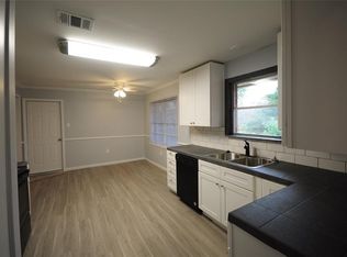 2805 Oak Dr, Dickinson, TX 77539